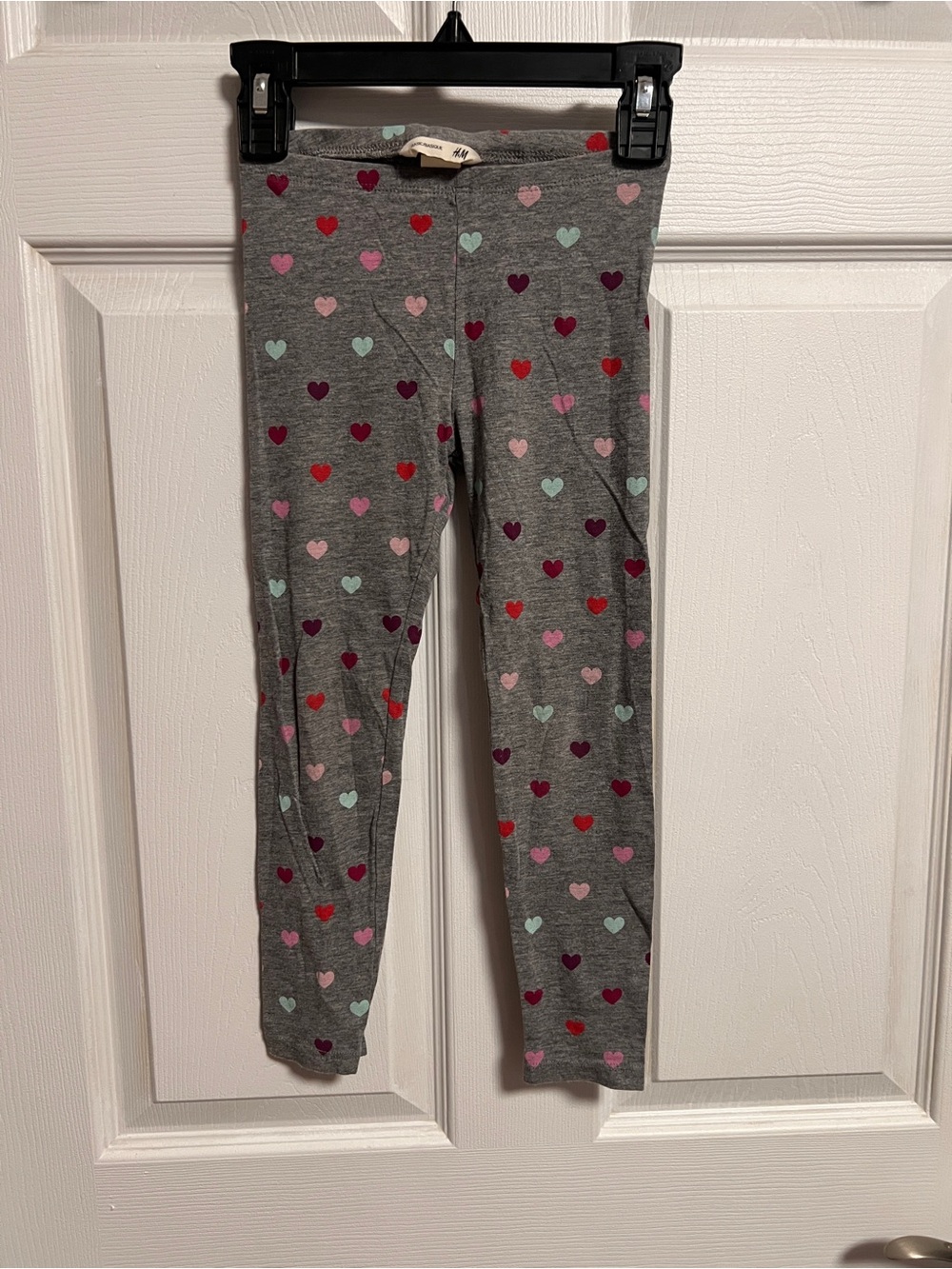 H&M Gray Leggings with Multicolor Heart Print🩷